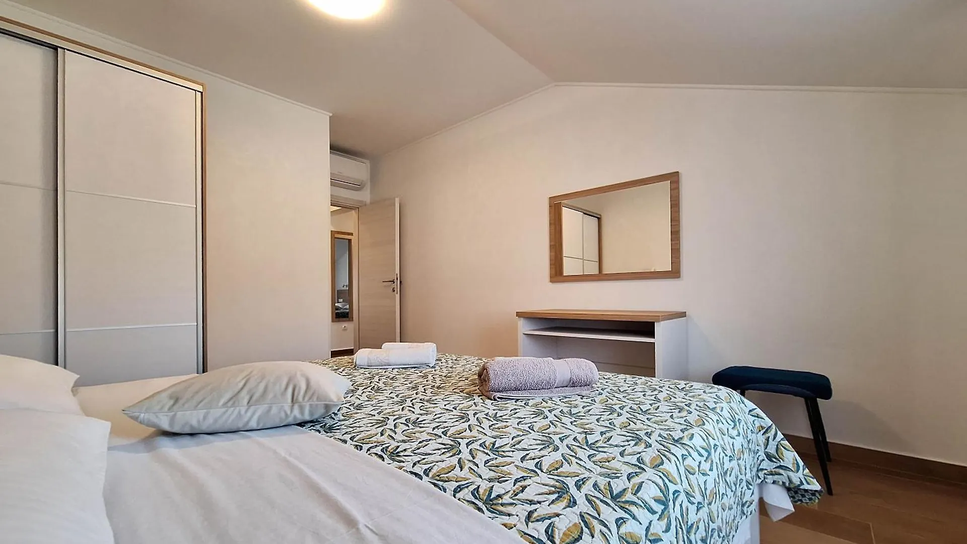 Apartments Dijana Lopar