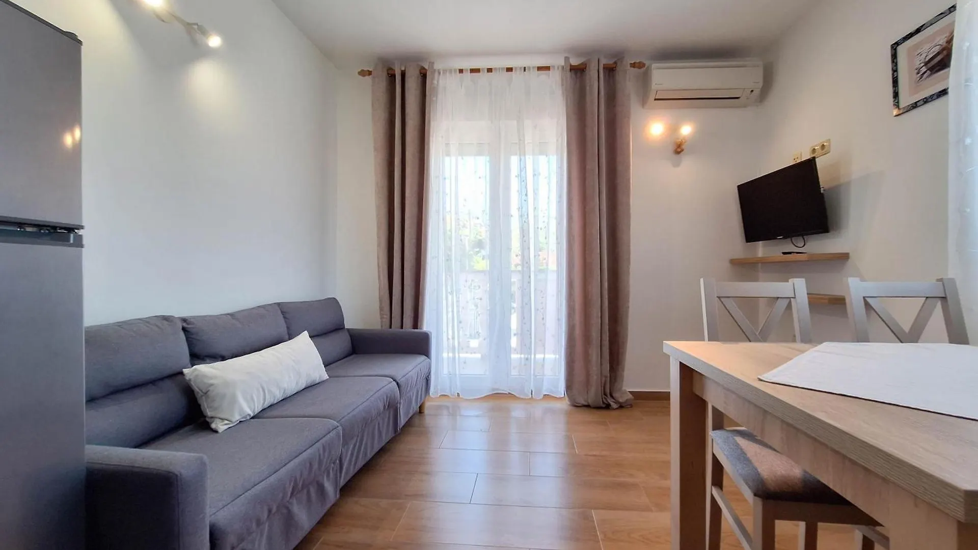 Apartments Dijana Lopar