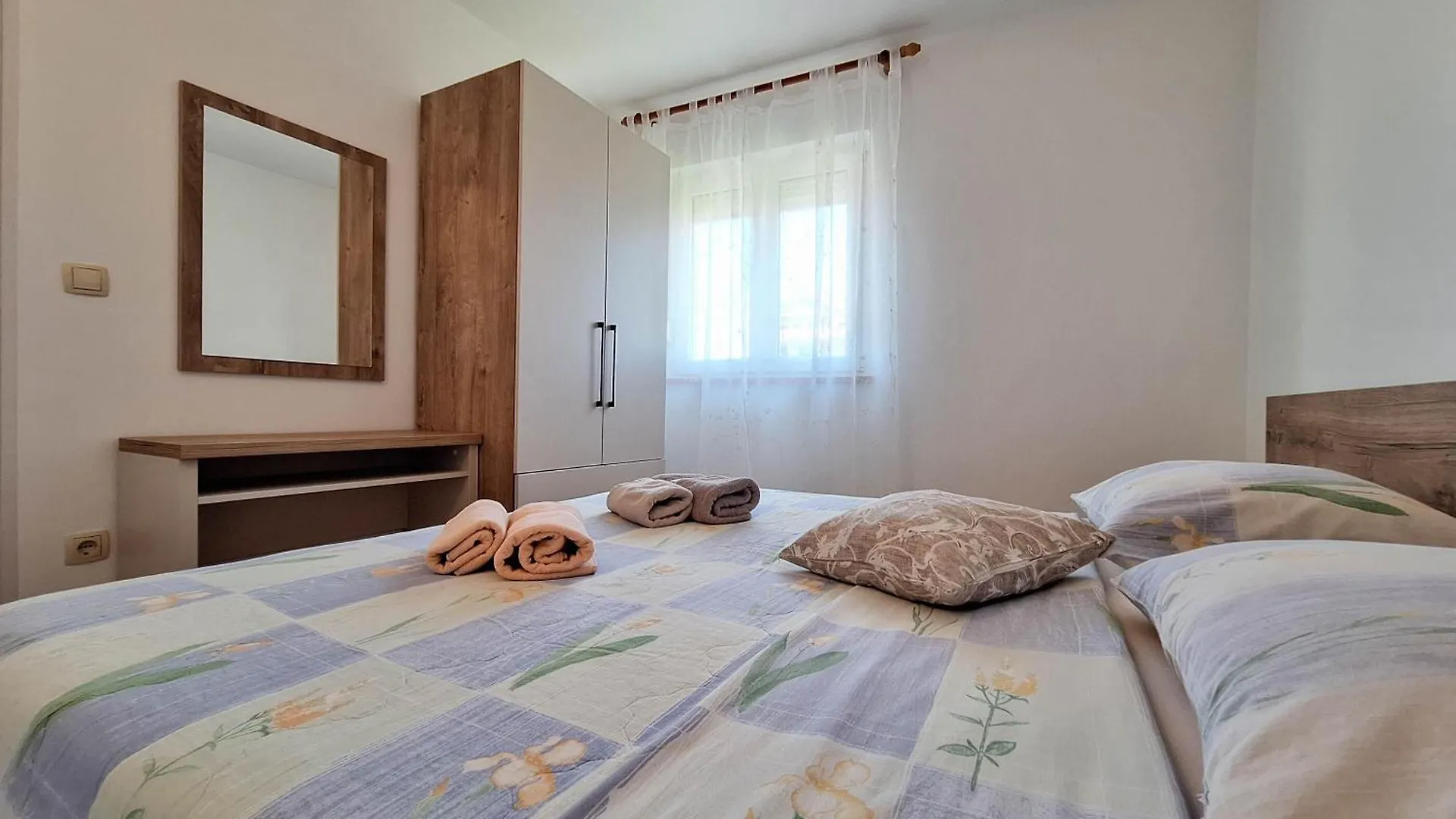 Apartments Dijana Lopar
