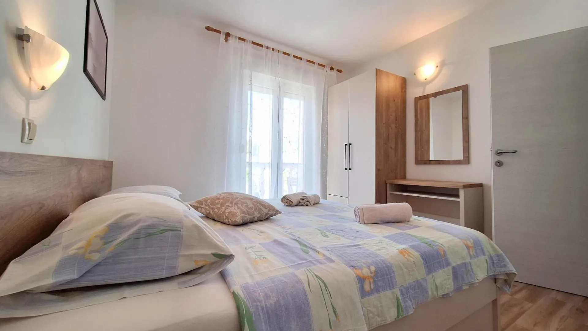Apartments Dijana Lopar