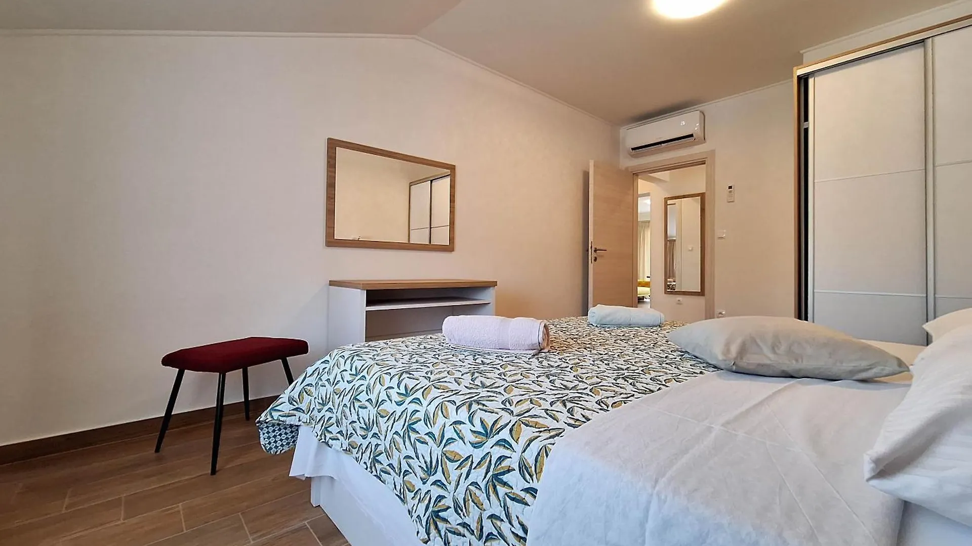Apartments Dijana Lopar