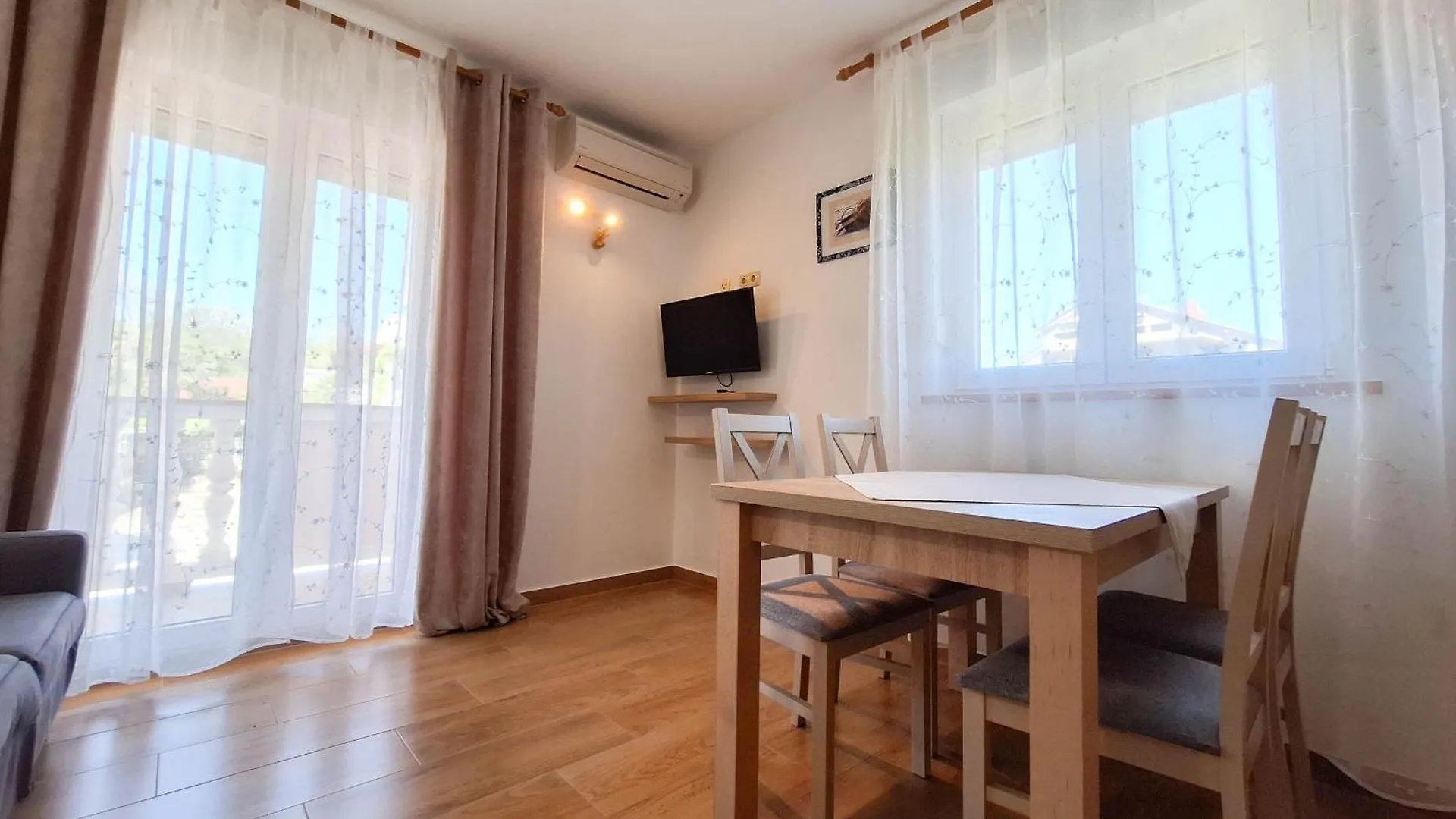 Apartments Dijana Lopar 0*,  Croatia