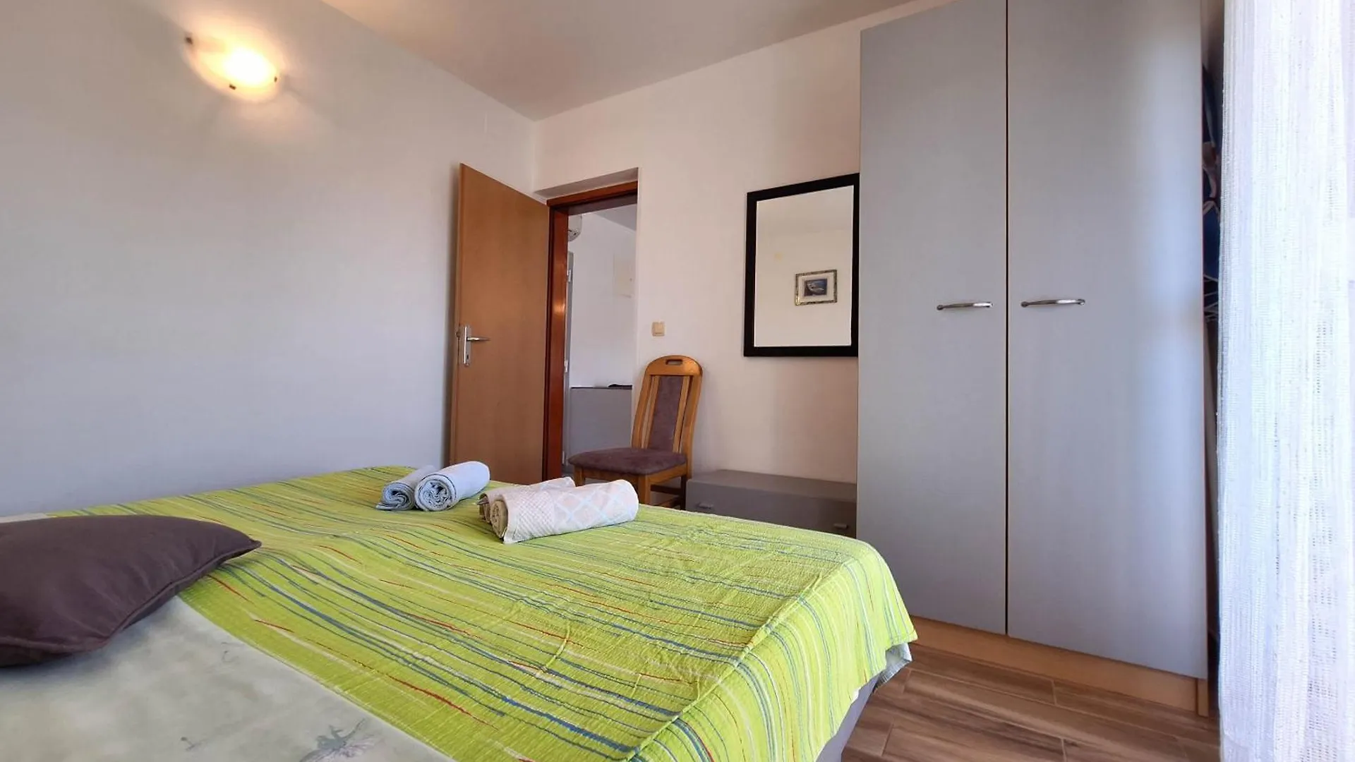 Apartments Dijana Lopar 0*,