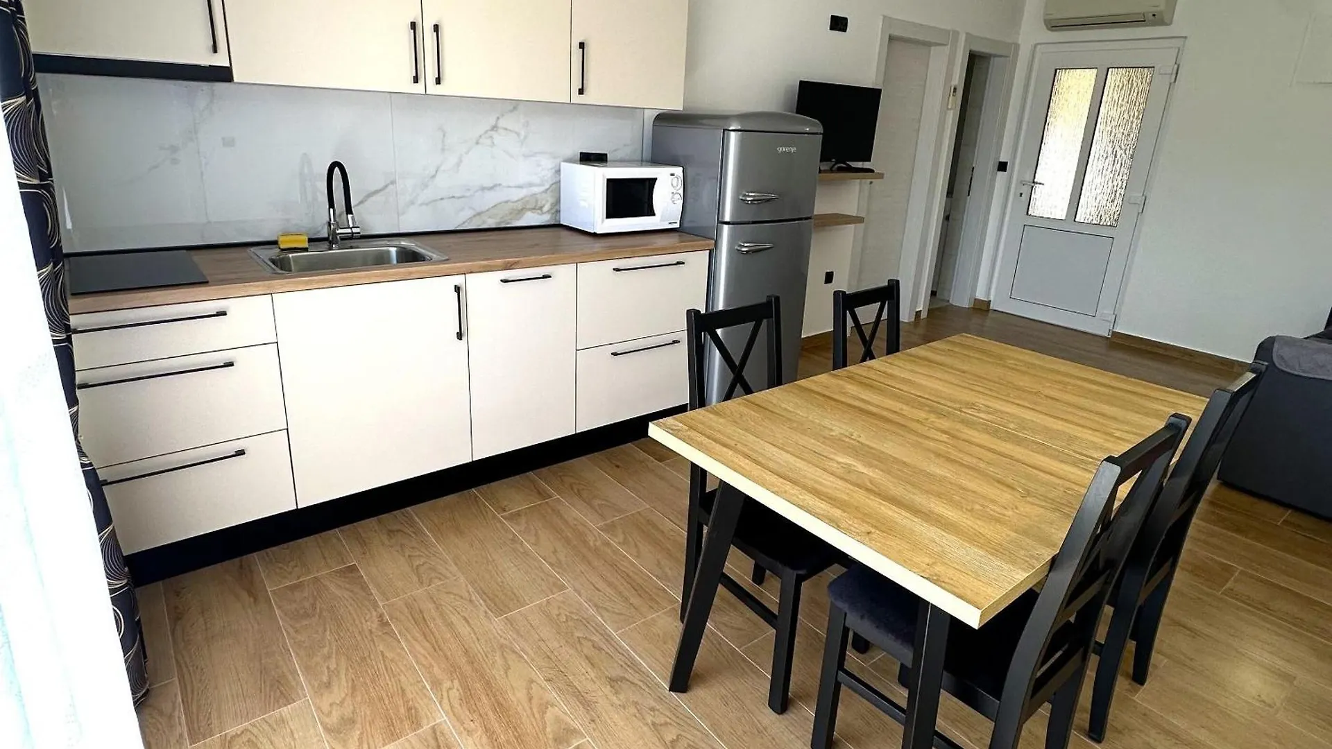 Apartments Dijana Lopar