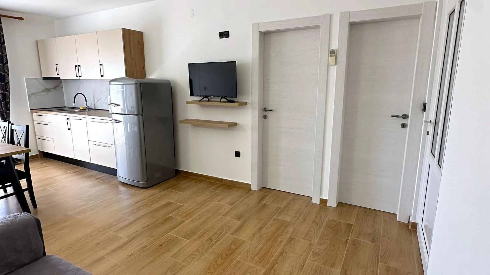 Apartments Dijana Lopar